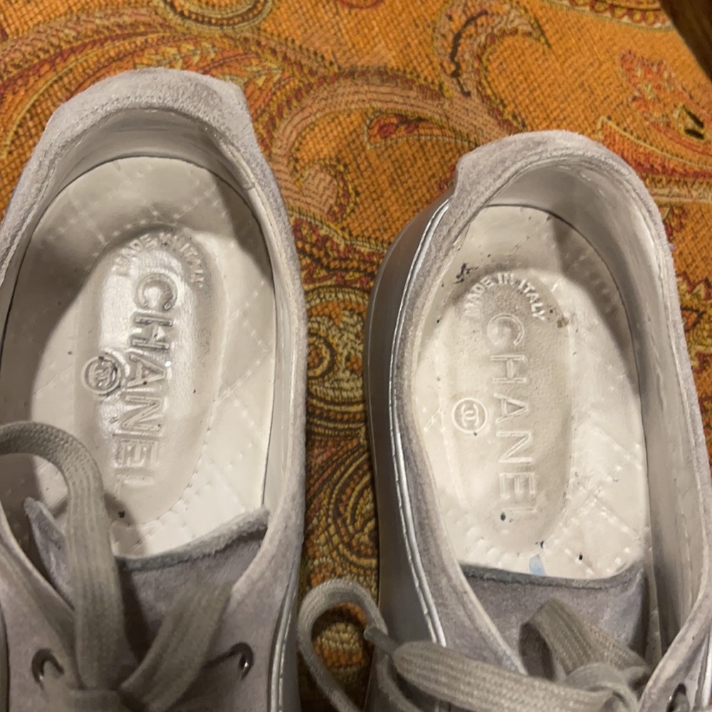 Used woman’s Chanel sneakers gray suede and leather - Picture 9 of 11